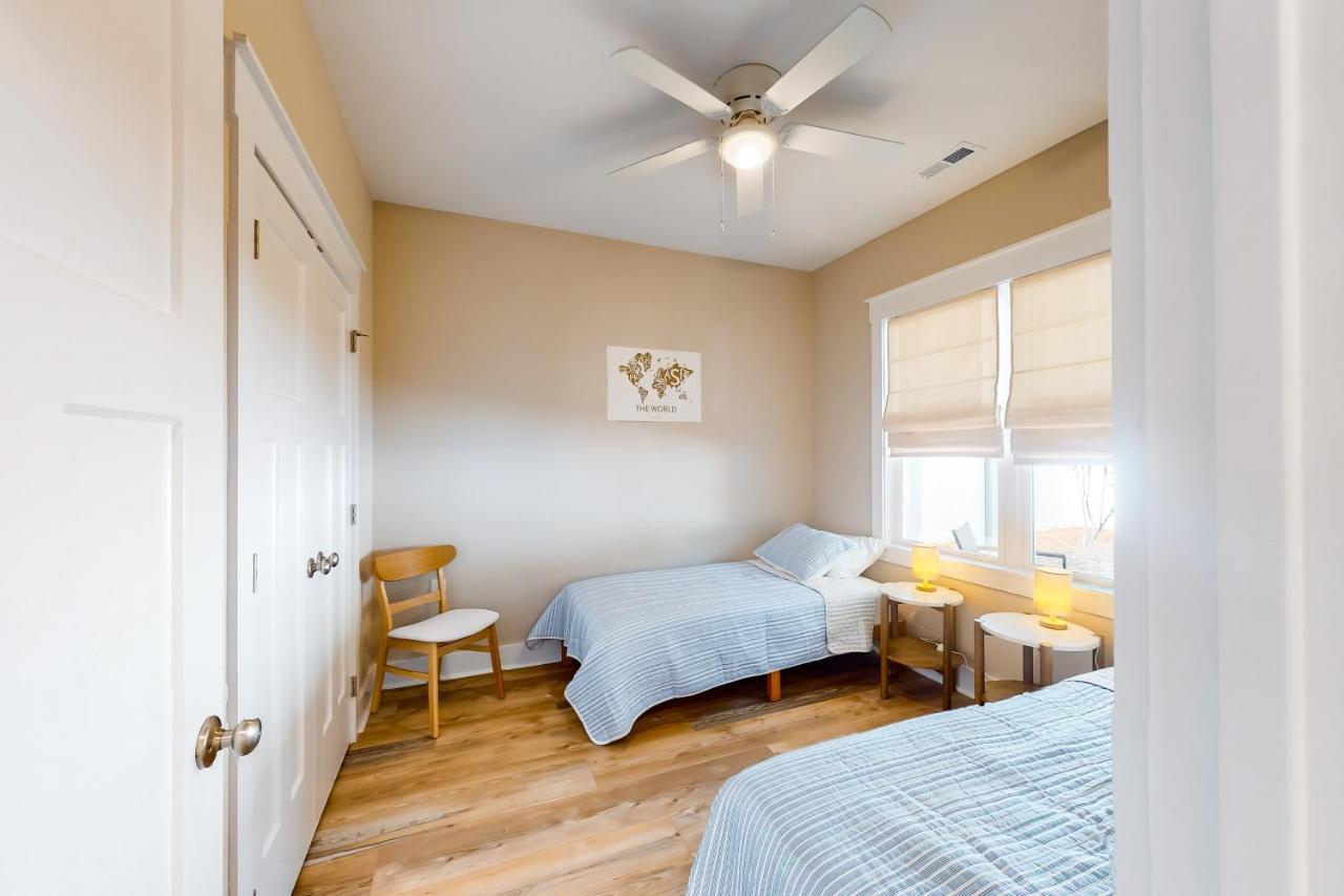 Pawsitive Island Escape Villa Oak Island Buitenkant foto